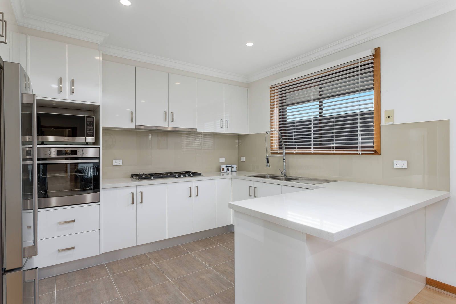 2 Centre Court, Avondale Heights VIC 3034, Image 2