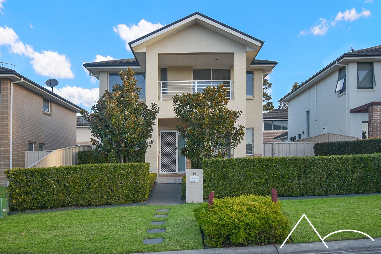 5 bedrooms House in 5 Decora Street MOUNT ANNAN NSW, 2567