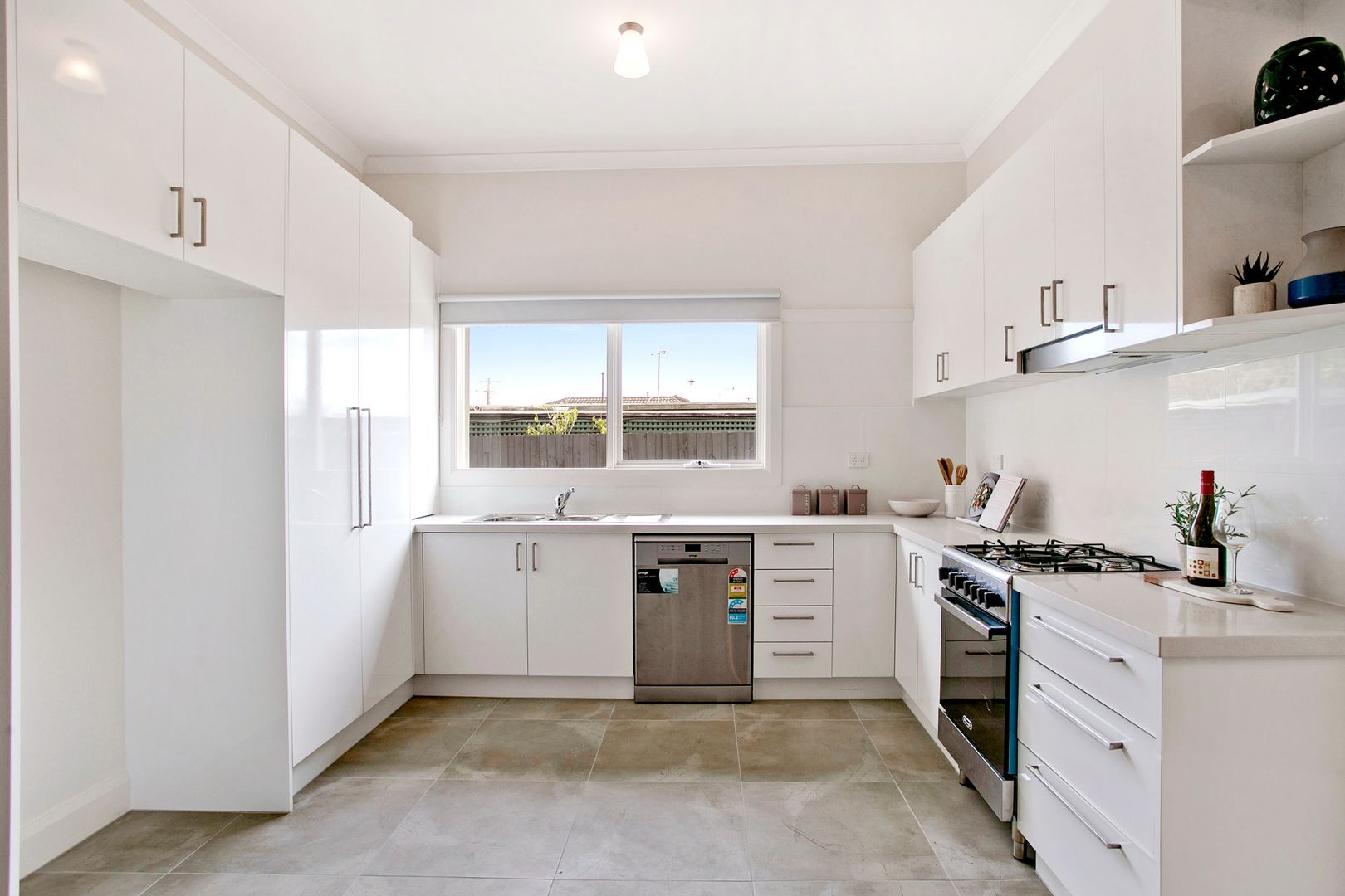 1/6 Seventh Avenue, Chelsea Heights VIC 3196, Image 2