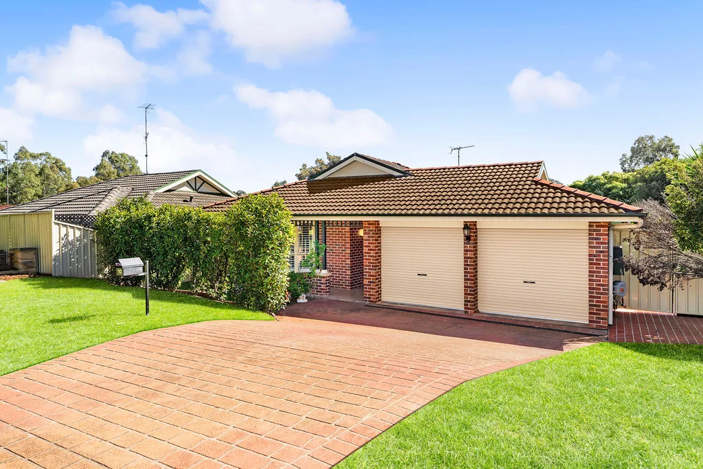 10 Joseph Banks Court, Mount Annan NSW 2567
