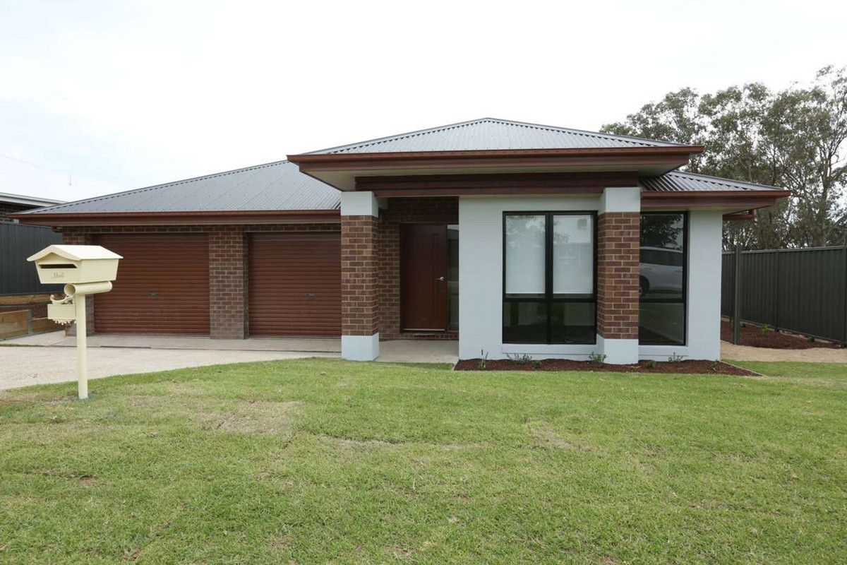 2 bedrooms Townhouse in 6a Barnett Avenue THURGOONA NSW, 2640