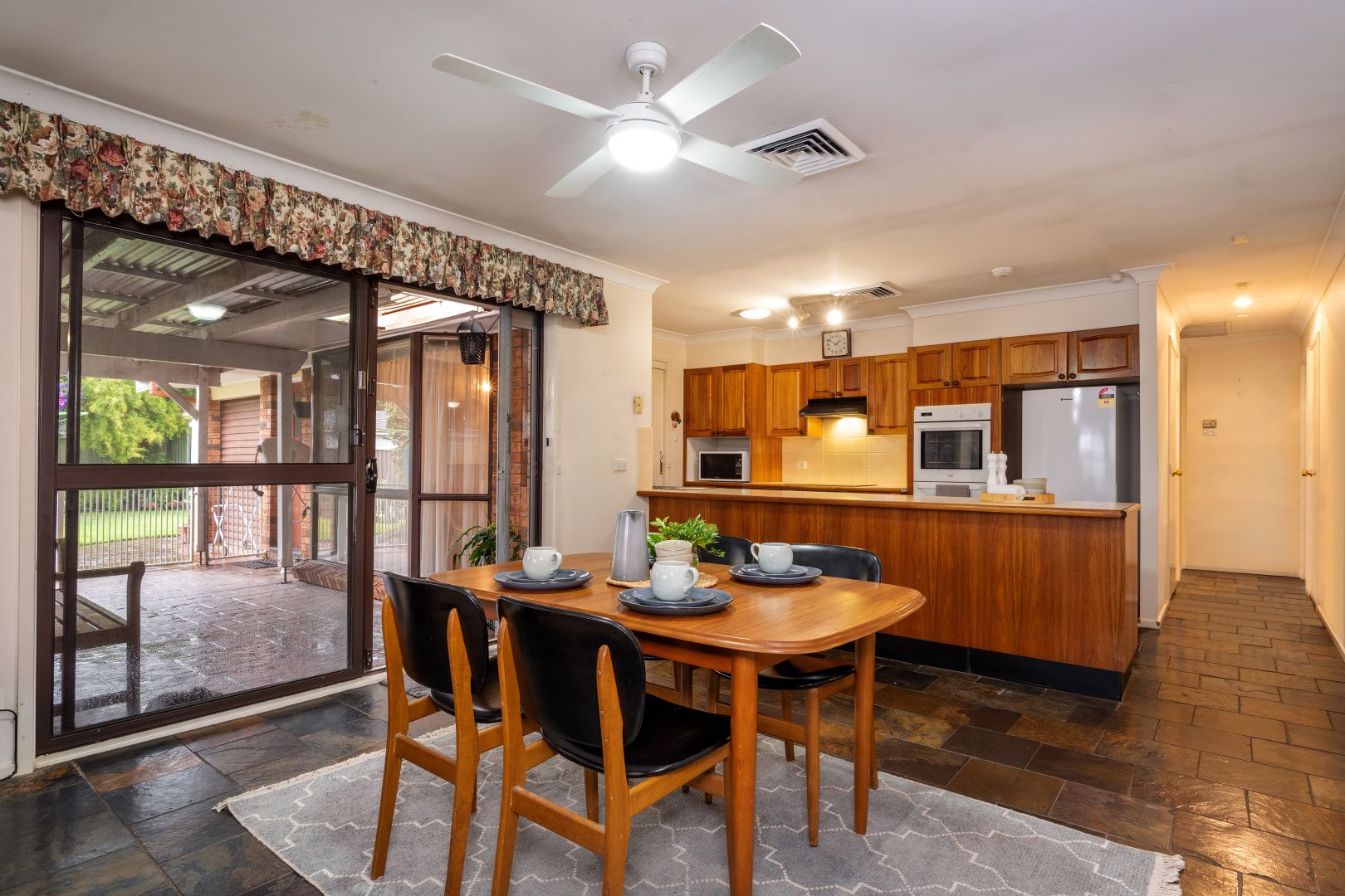 2B Leonay Parade, Leonay NSW 2750, Image 2