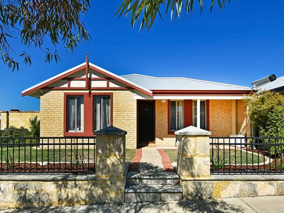 3 bedrooms House in 10 Longton Way ELLENBROOK WA, 6069