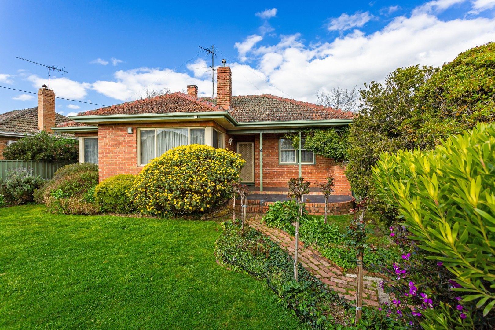3 bedrooms House in 4 WALLER Avenue NEWINGTON VIC, 3350
