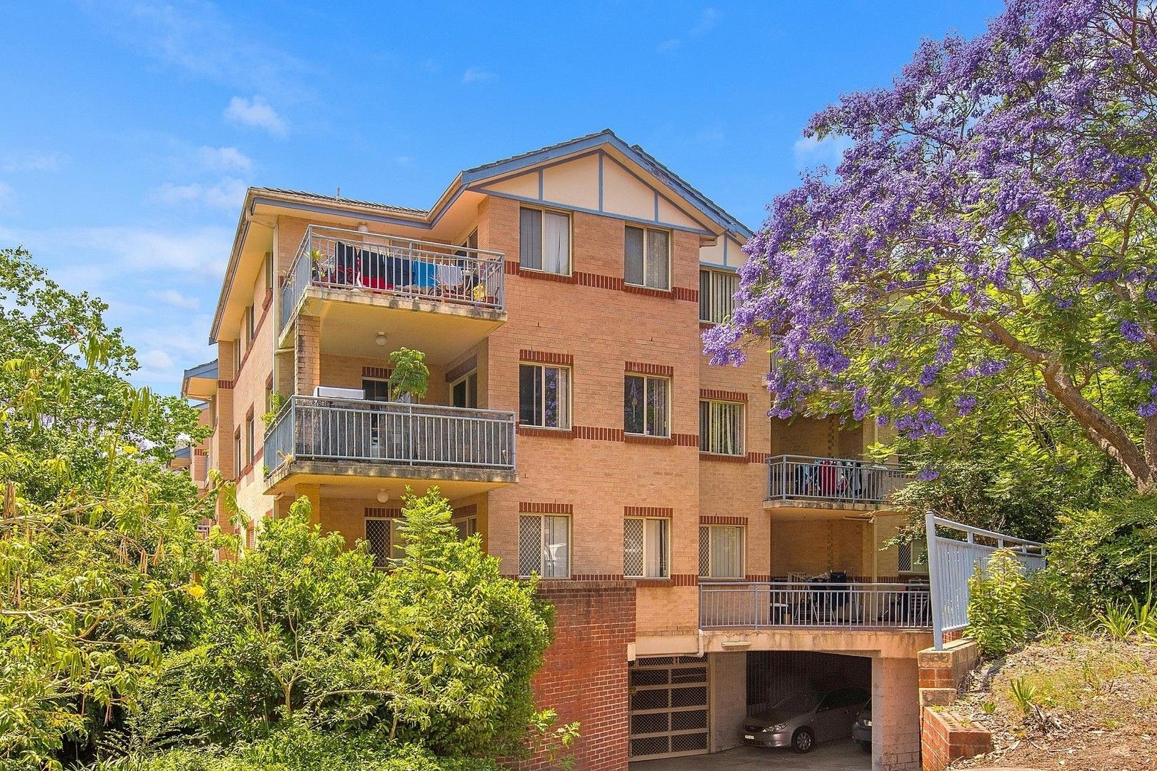 2 bedrooms Apartment / Unit / Flat in 15/12-14 Bellbrook Avenue HORNSBY NSW, 2077