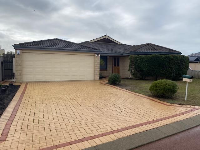 4 bedrooms House in 4 Bellinger Place SUCCESS WA, 6164