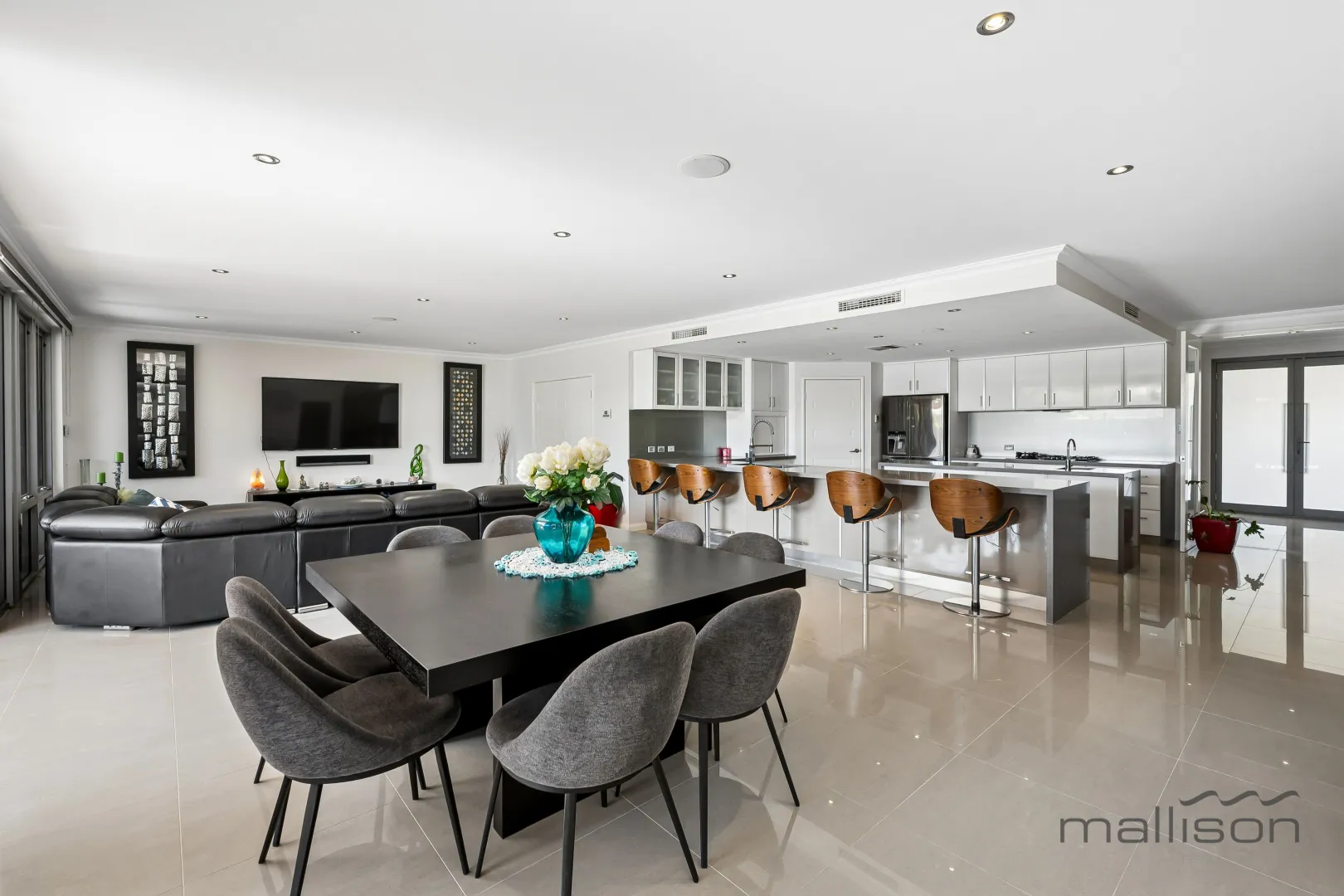 HOME OPEN CANCELLED - PROPERTY UNDER OFFER - View 4