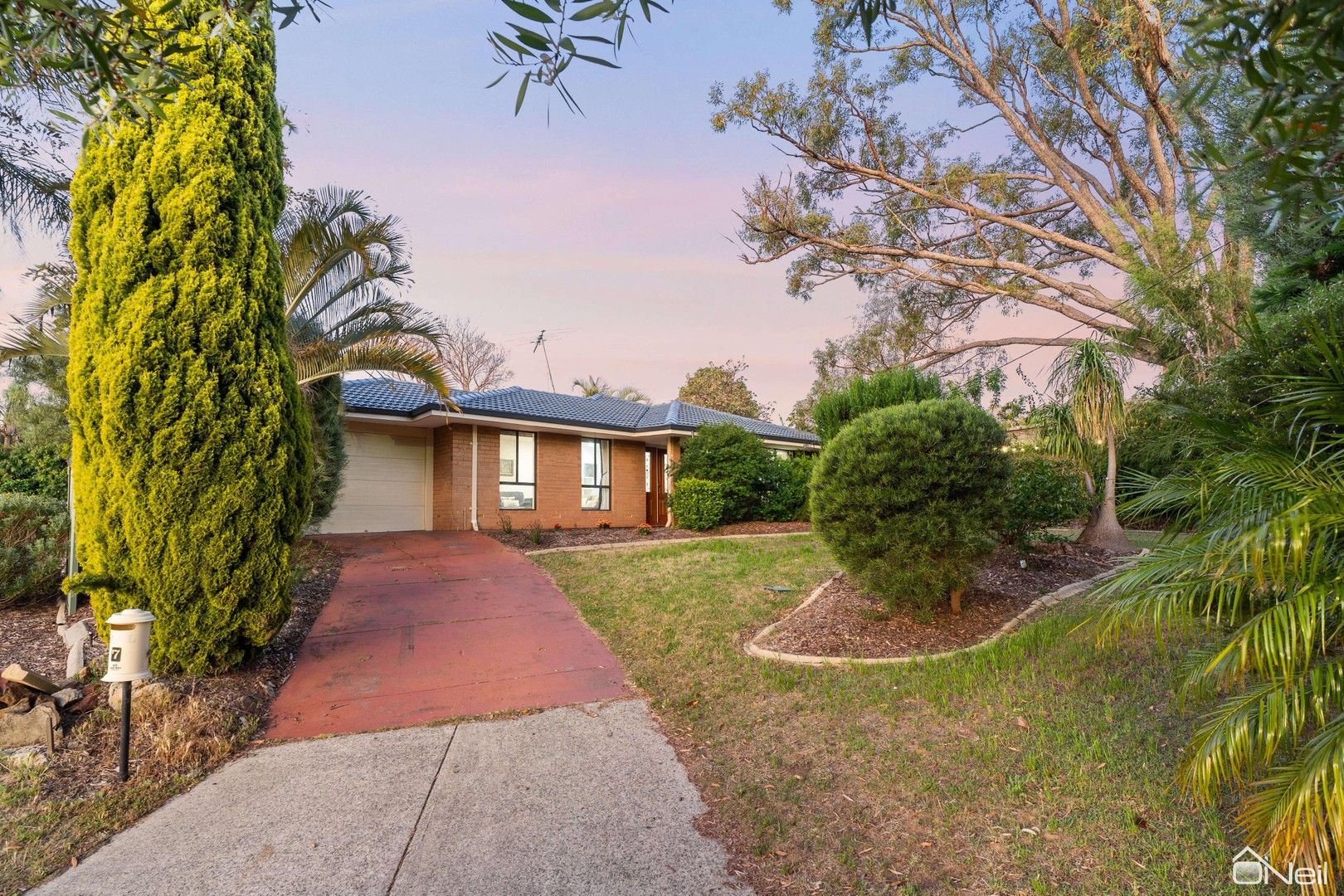 4 bedrooms House in 7 Bulida Court KELMSCOTT WA, 6111