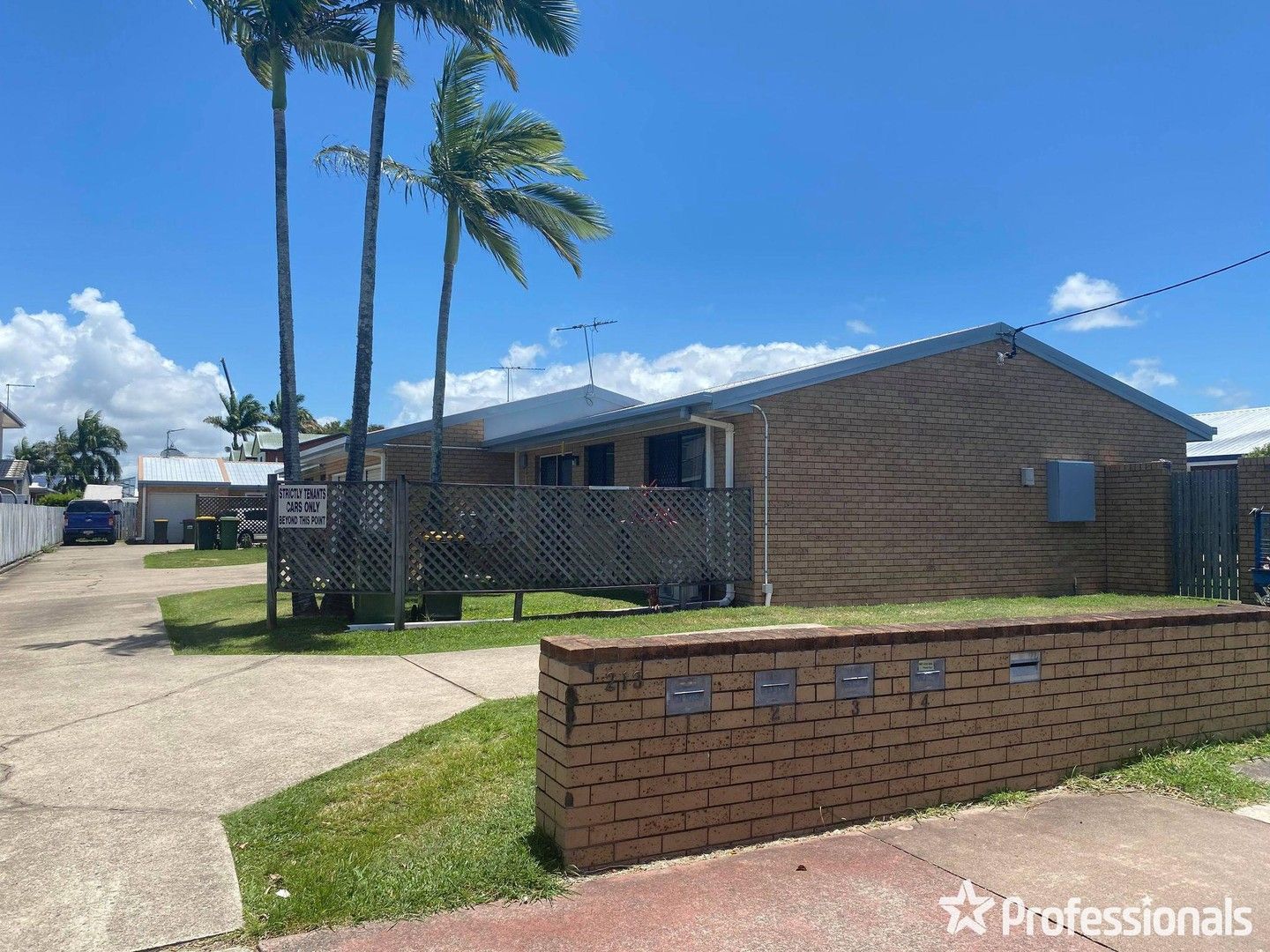 2/213 Evan Street, South Mackay QLD 4740, Image 0