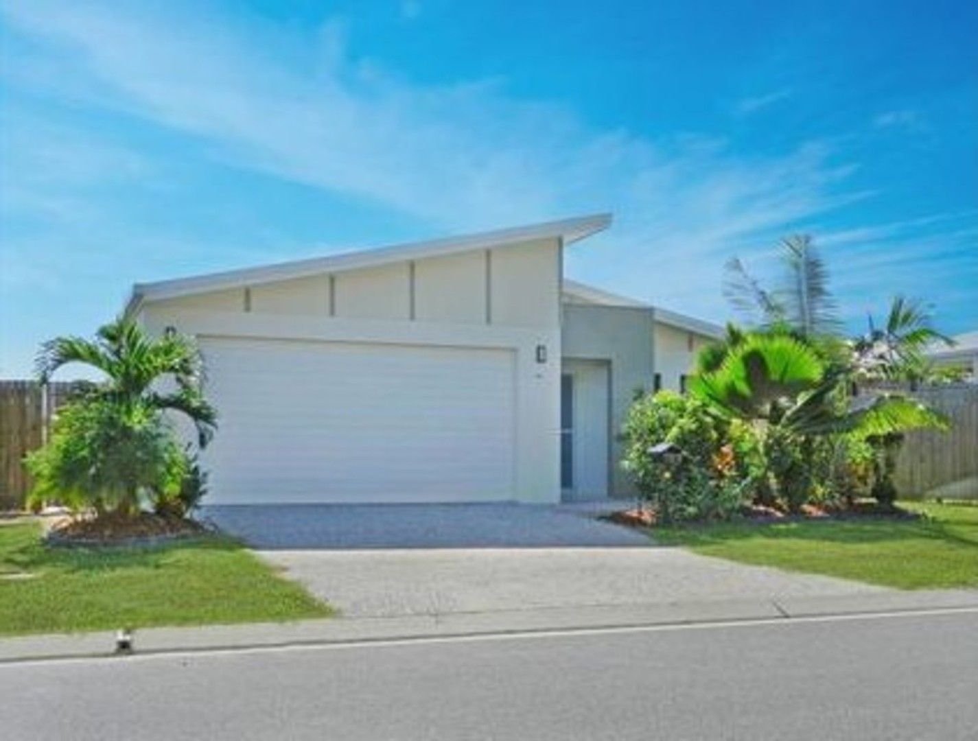 4 bedrooms House in  SMITHFIELD QLD, 4878