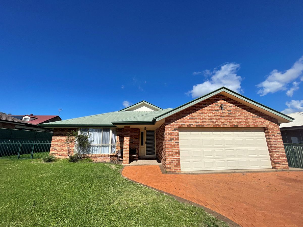 4 bedrooms House in 15 Dulhunty Avenue DUBBO NSW, 2830