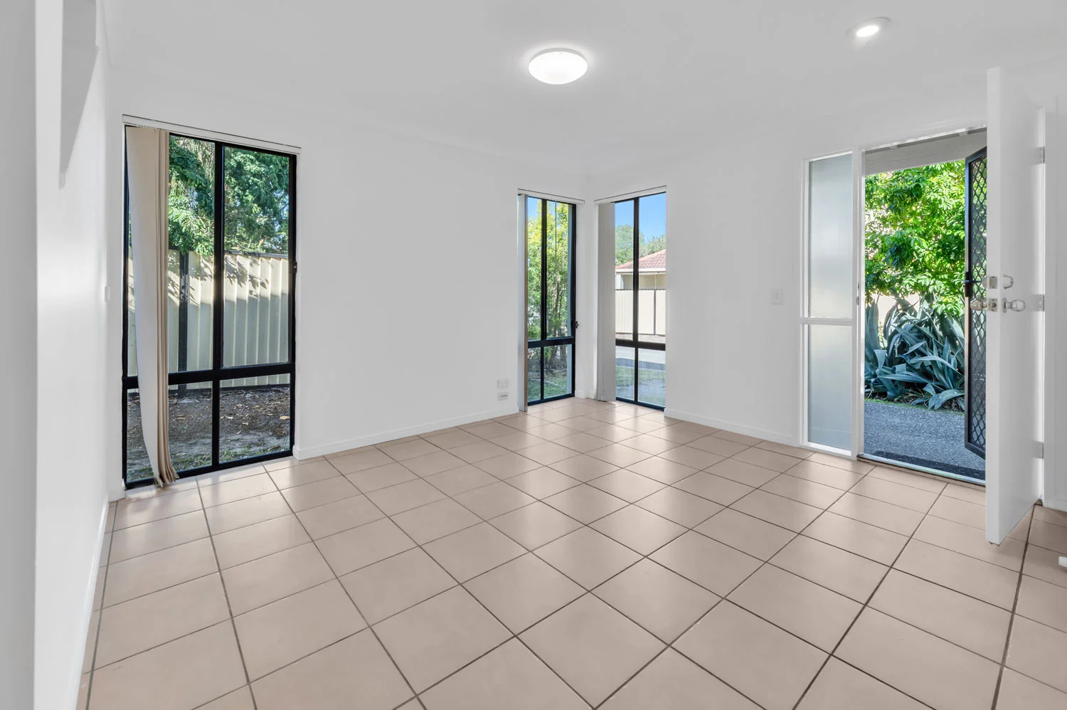 Additional image 4 of 10/153-161 Greenacre Drive, Arundel QLD 4214