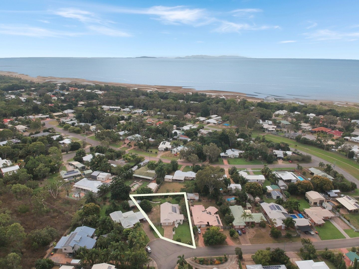 14 Hillgrove Court, Bushland Beach QLD 4818, Image 2