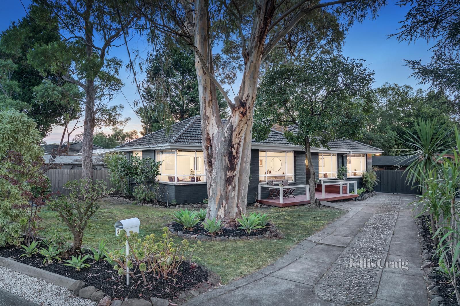 38 Deanswood Road, Forest Hill VIC 3131, Image 0