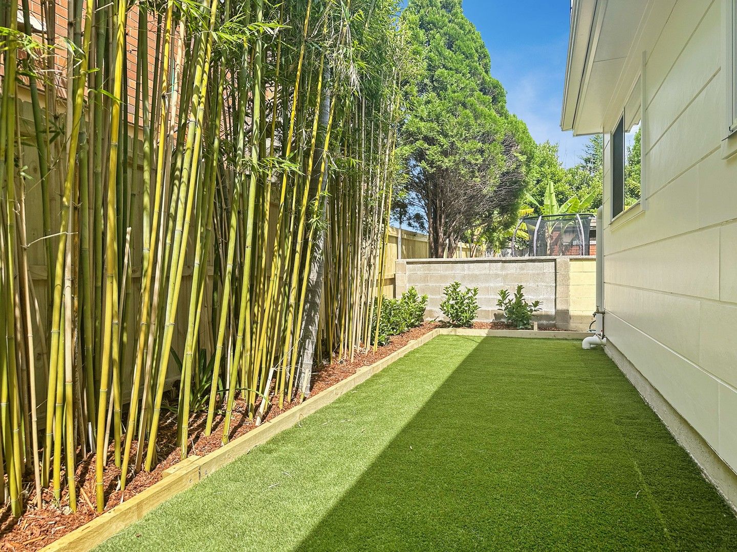 2 bedrooms Apartment / Unit / Flat in 71A McIntosh Road NARRAWEENA NSW, 2099