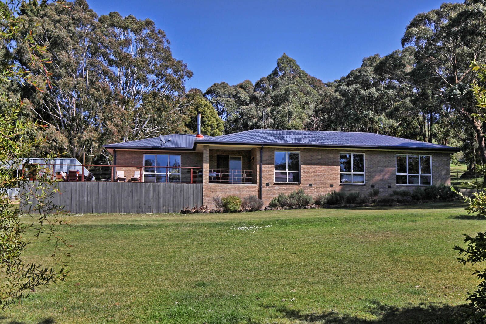 4 bedrooms House in 103 Donalds Road WOODEND VIC, 3442