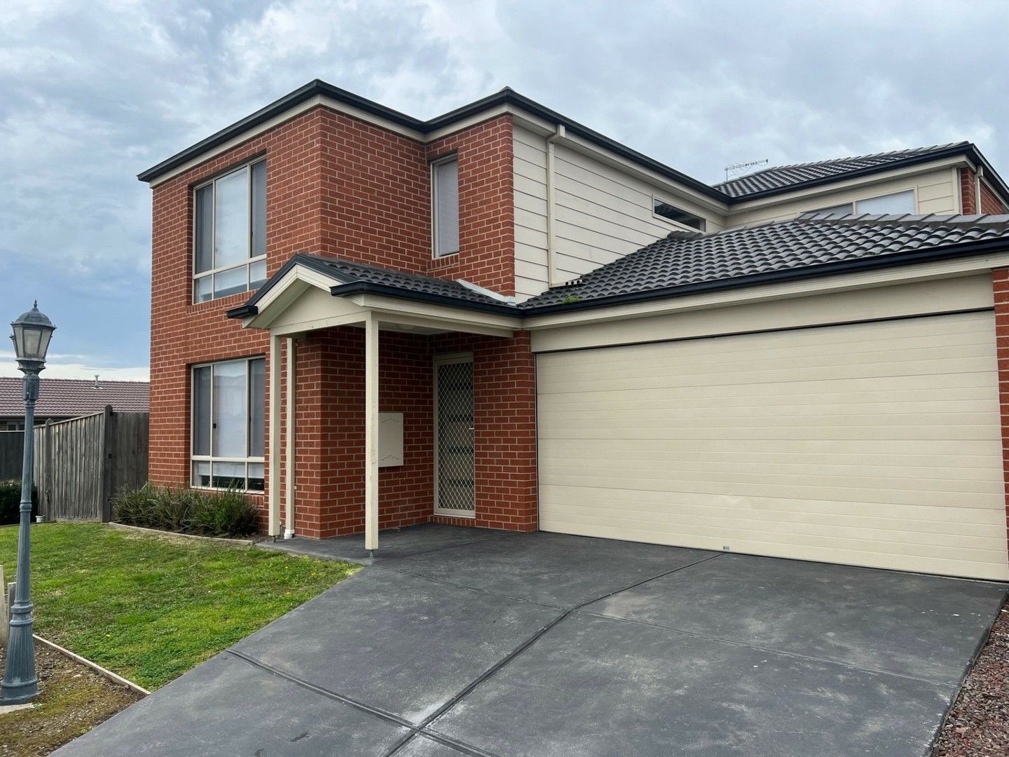 5 bedrooms House in 21 Double Delight Drive BEACONSFIELD VIC, 3807