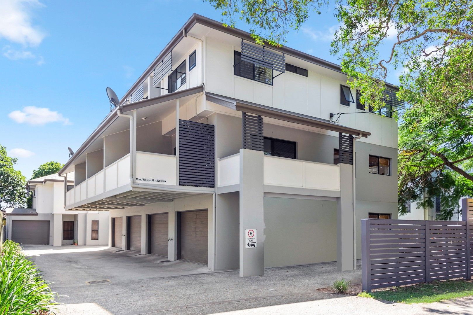 2 bedrooms Townhouse in 3/254 Riding Road BALMORAL QLD, 4171
