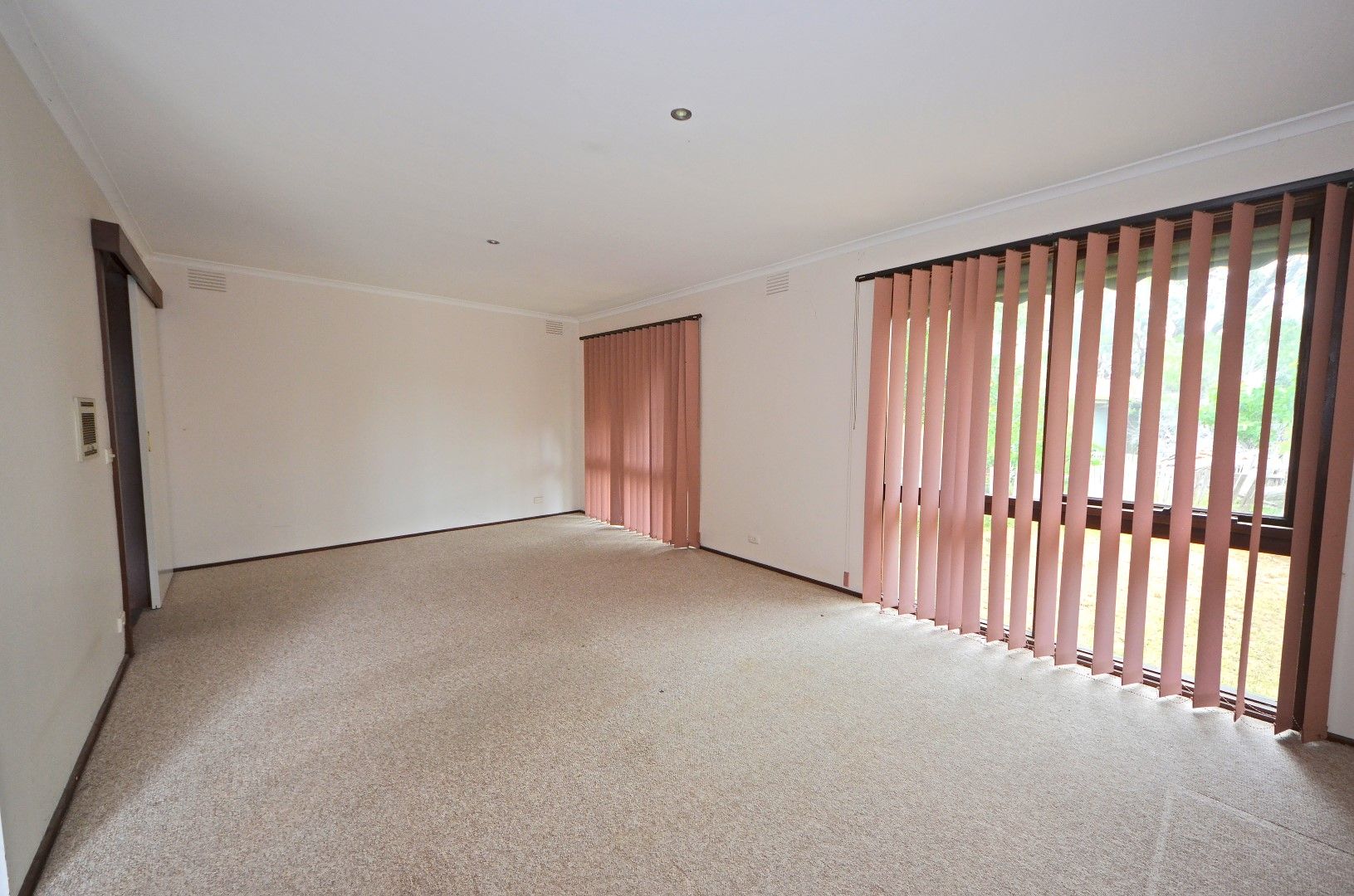 11 Whitestone Court, Endeavour Hills VIC 3802, Image 2