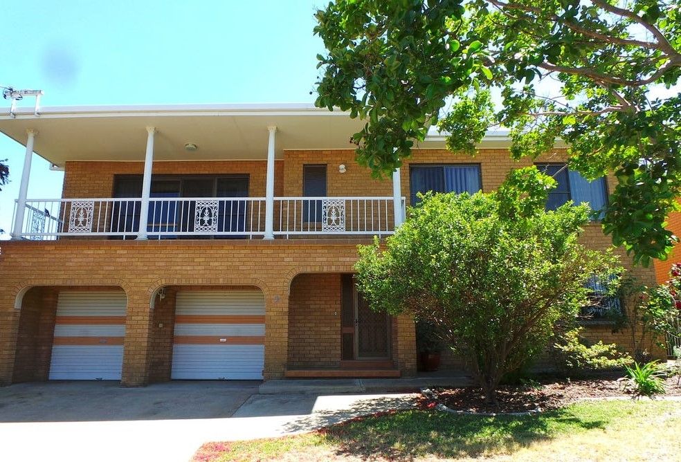 6 bedrooms House in 9 Caloola Street TAMWORTH NSW, 2340