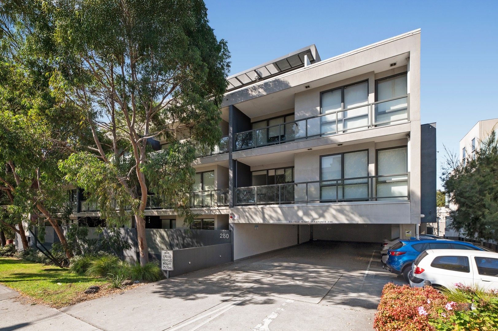 3 bedrooms Apartment / Unit / Flat in 5/280 Blackburn Road GLEN WAVERLEY VIC, 3150