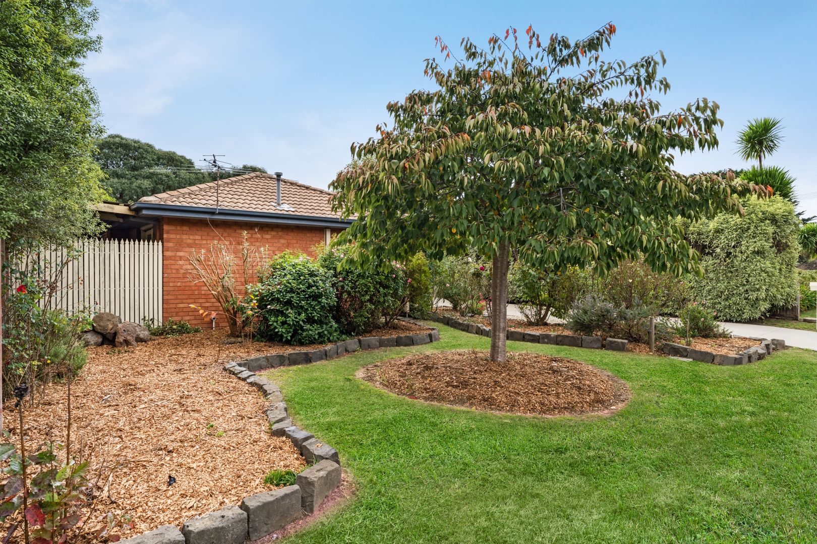 4 Banksia Court, Romsey VIC 3434, Image 2