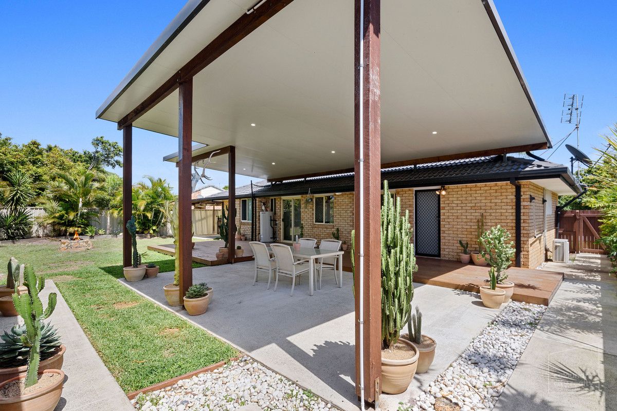 3 bedrooms House in 17 Helm Crescent WURTULLA QLD, 4575