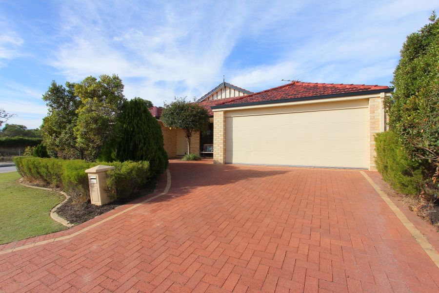 2 Barcoo Close, Sinagra WA 6065, Image 0