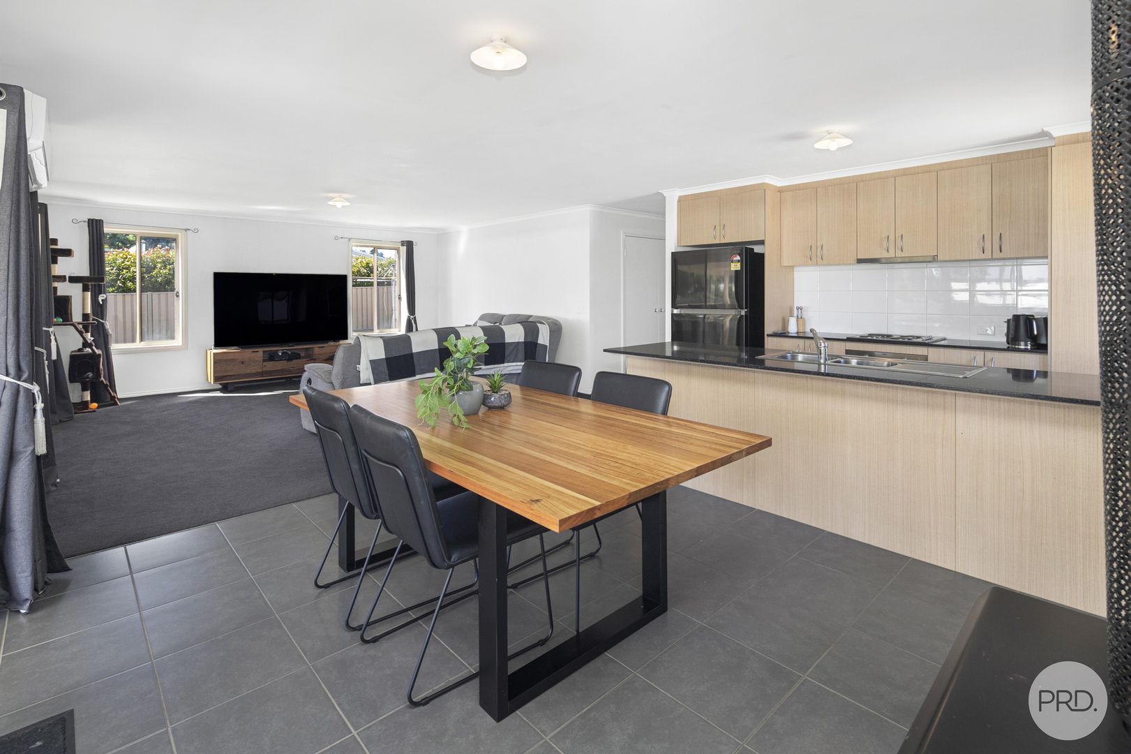 6 Woodlands Road, Enfield VIC 3352, Image 2