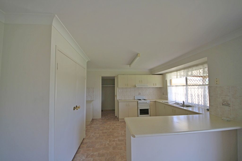 32 Holly Crescent, Windaroo QLD 4207, Image 2