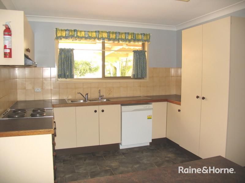 8 Cowie Drive, Kingaroy QLD 4610, Image 2