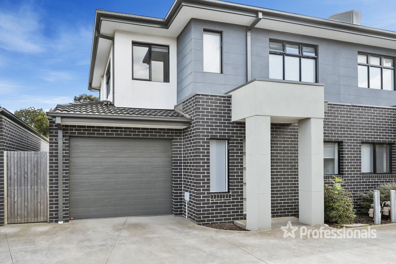 10/37 Latham Street, Werribee VIC 3030 Townhouse For Rent 400 Domain