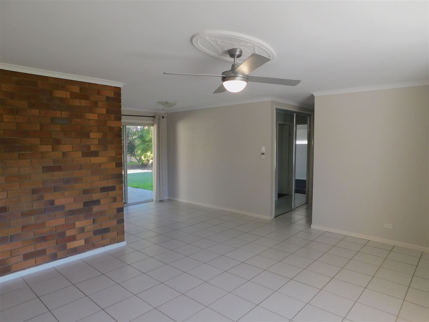 3 Beacon Crescent, Newport QLD 4020, Image 2