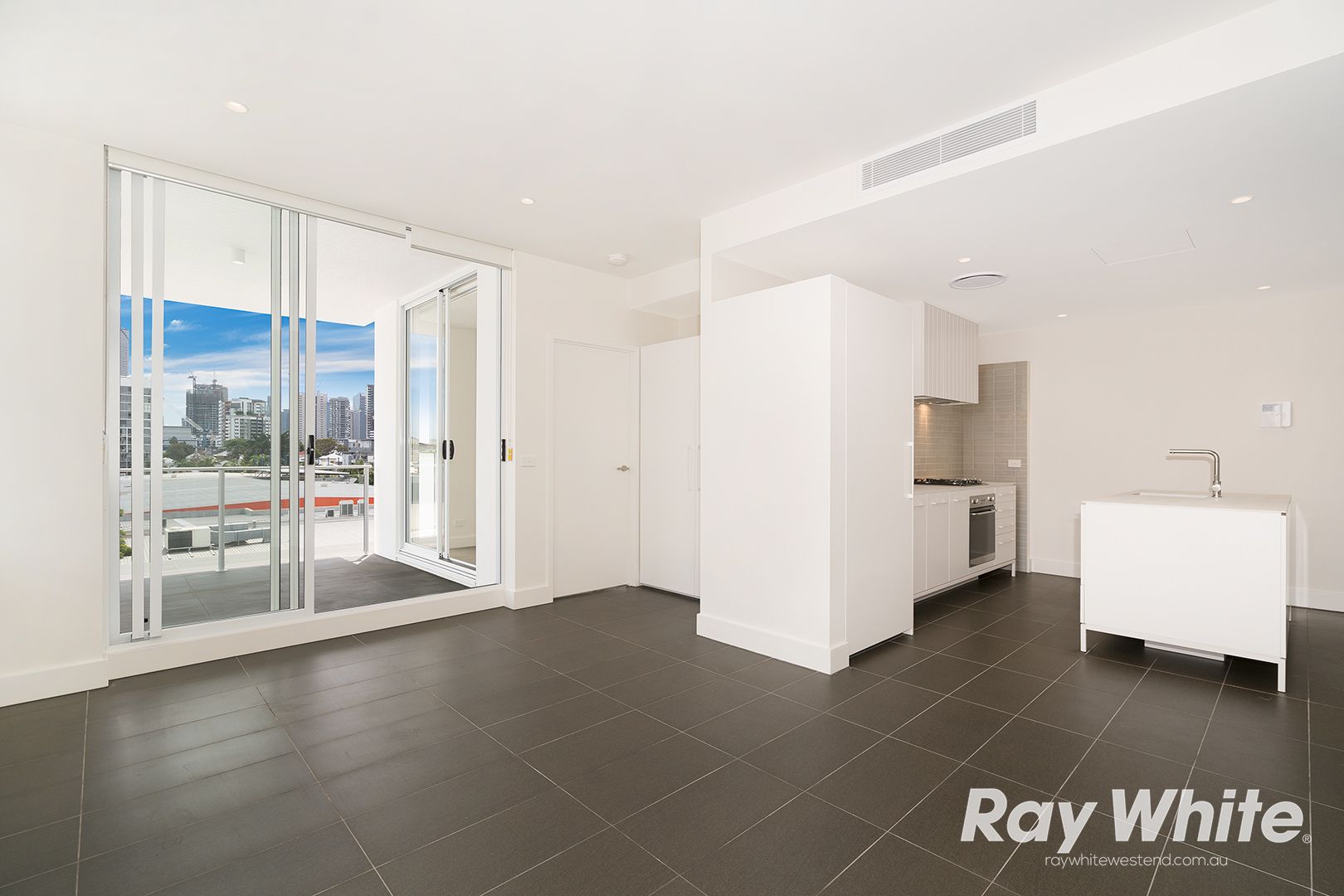 2 bedrooms Apartment / Unit / Flat in 514/8 Bank Street WEST END QLD, 4101