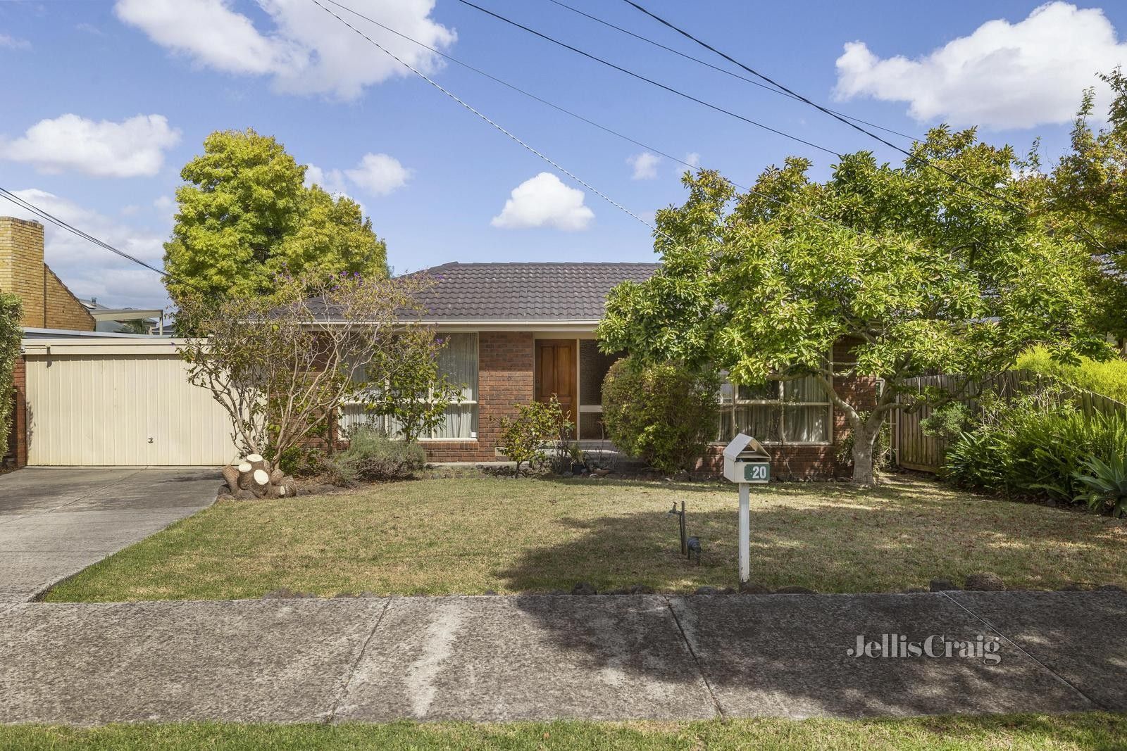 4 bedrooms House in 20 Hillside Road MOUNT WAVERLEY VIC, 3149