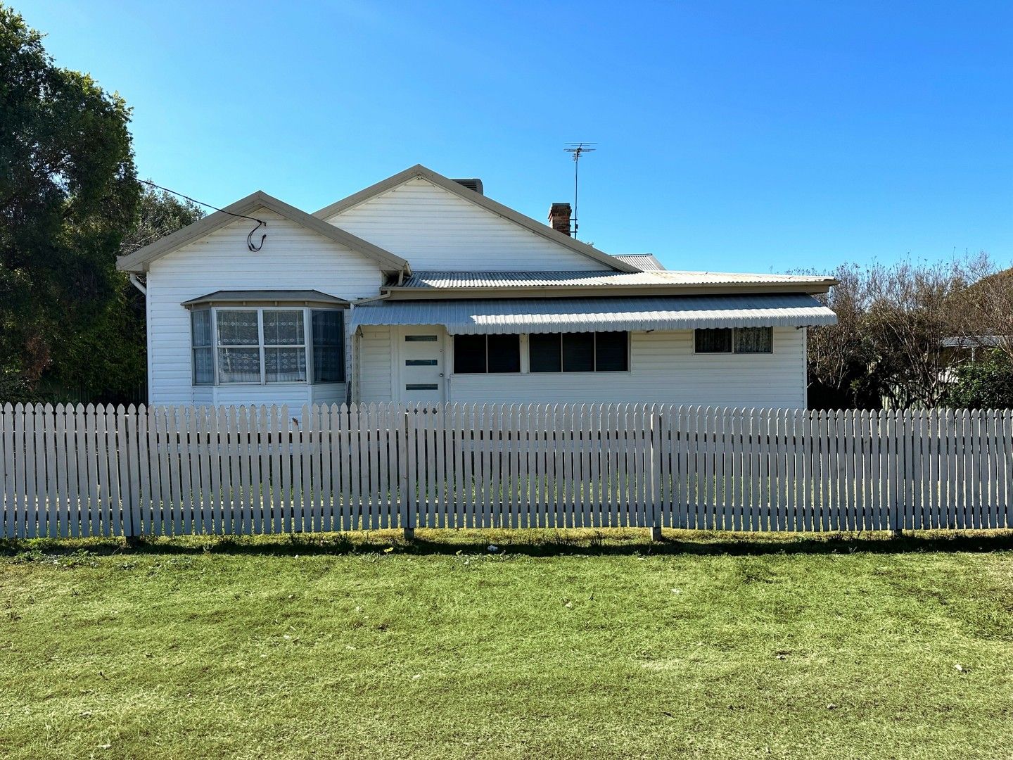 4 bedrooms House in 4 Dalton St BOGGABRI NSW, 2382