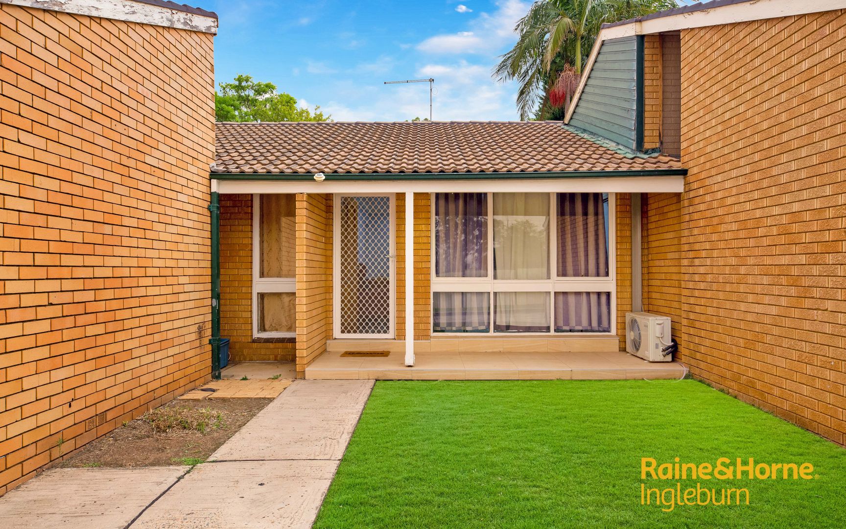 2/11 Kings Road, Ingleburn NSW 2565, Image 1