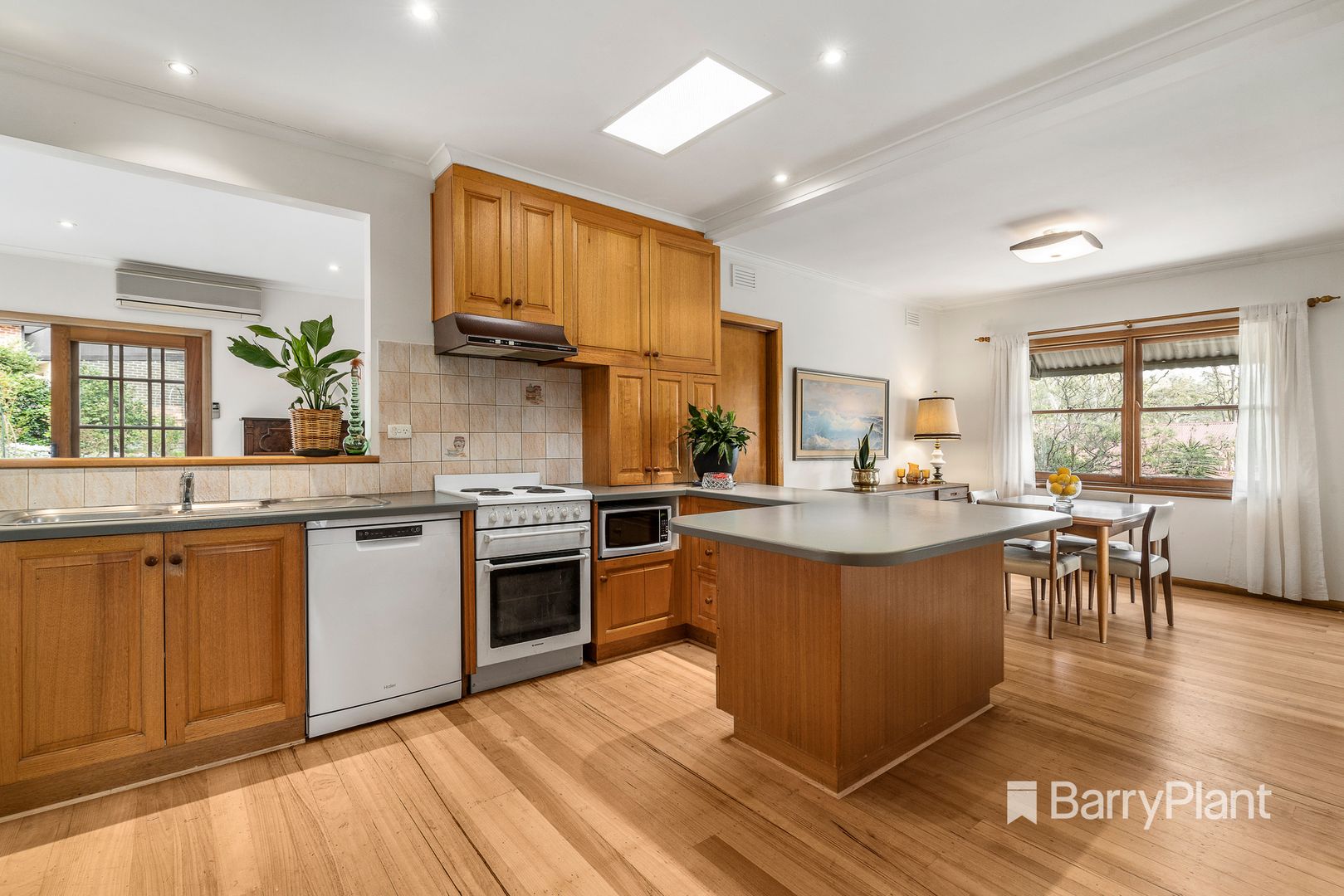 8 Anzac Avenue, Hurstbridge VIC 3099, Image 2