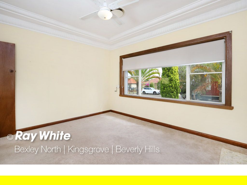 7 New England Drive, Kingsgrove NSW 2208, Image 2