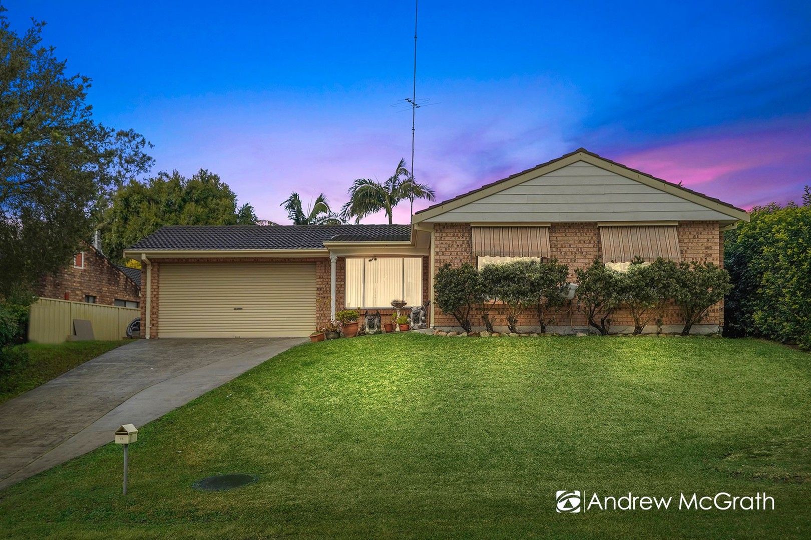 4 bedrooms House in 15 Lindeman Close ELEEBANA NSW, 2282
