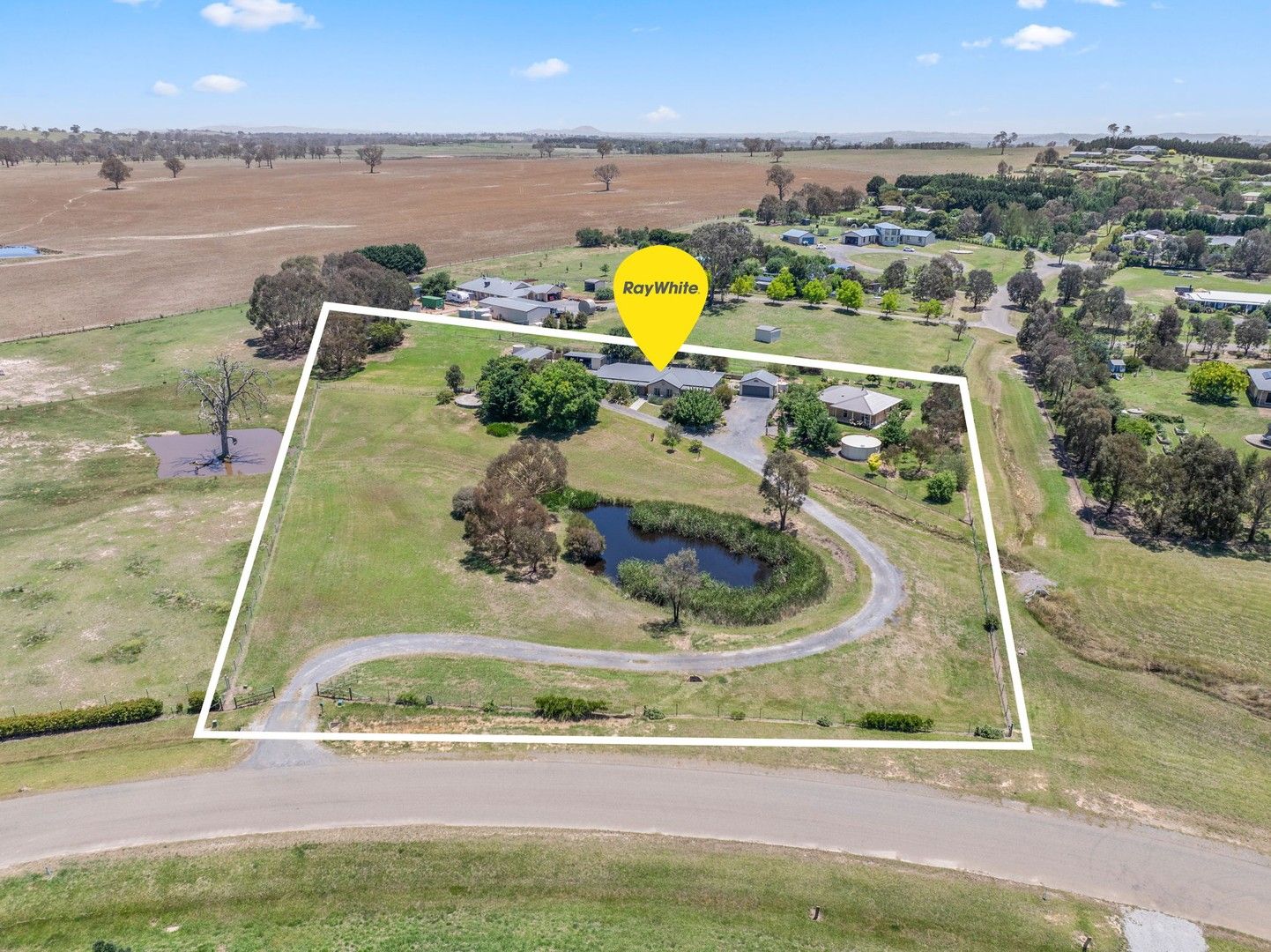 6 bedrooms House in 1 Dorset Drive MURRUMBATEMAN NSW, 2582