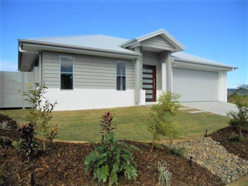 4 bedrooms House in 27 Doral Drive PEREGIAN SPRINGS QLD, 4573