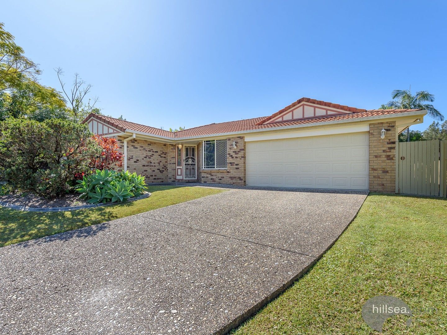 4 bedrooms House in 28 Urangan Court HELENSVALE QLD, 4212