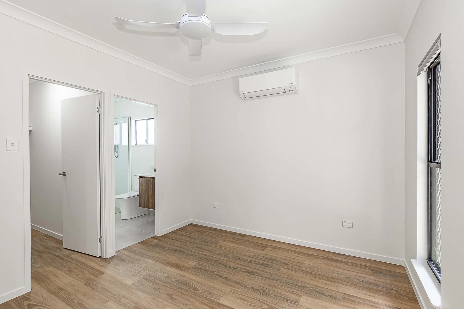 Additional image 6 of 1 & 2/7 Seashell Place, Bushland Beach QLD 4818