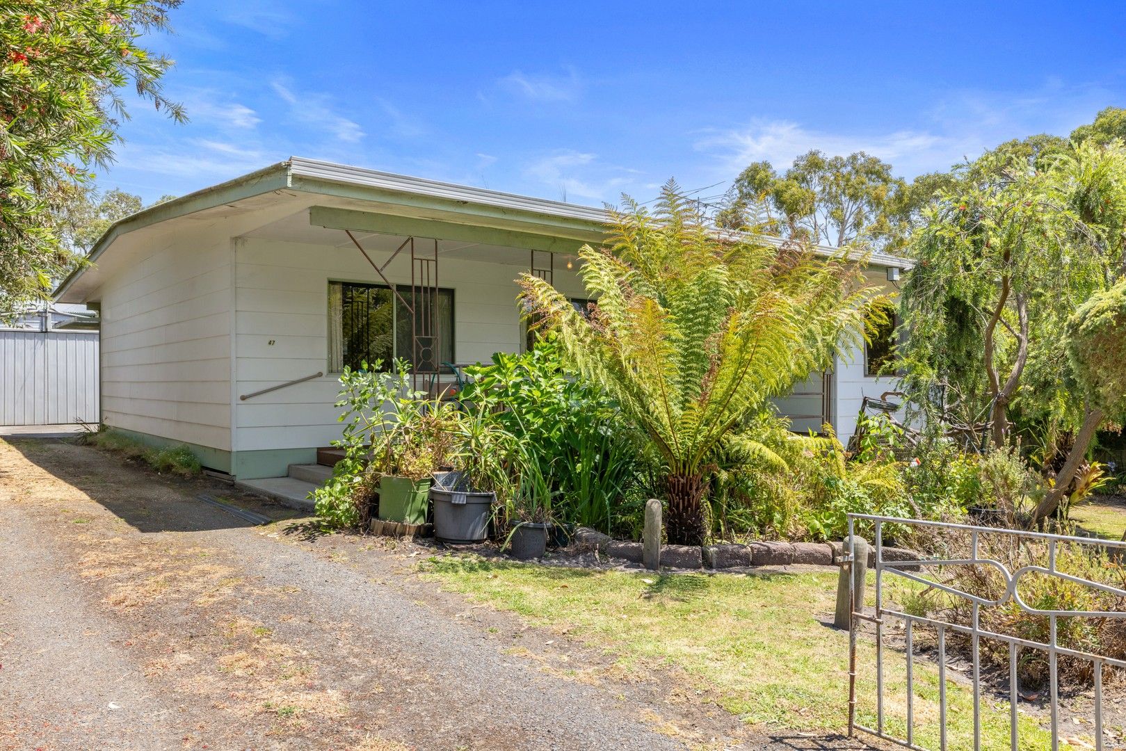 3 bedrooms House in 47 Pier Road INVERLOCH VIC, 3996