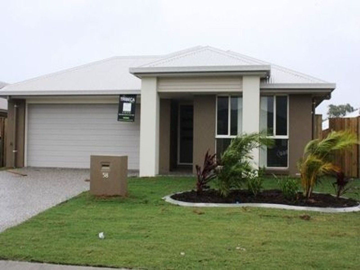 4 bedrooms House in 58 Scarborough Circuit BLACKS BEACH QLD, 4740