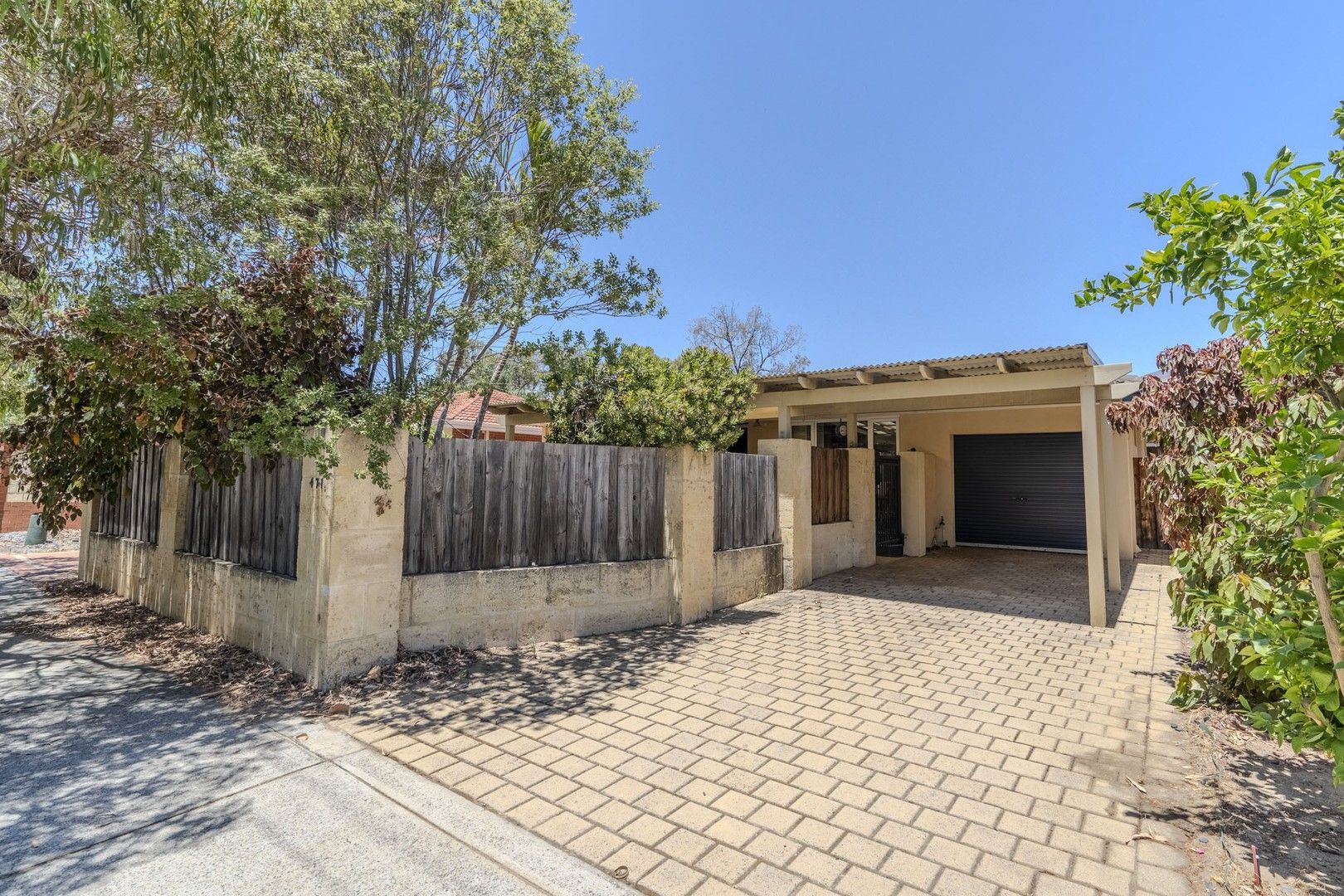3 bedrooms House in 471 Karrinyup Road INNALOO WA, 6018