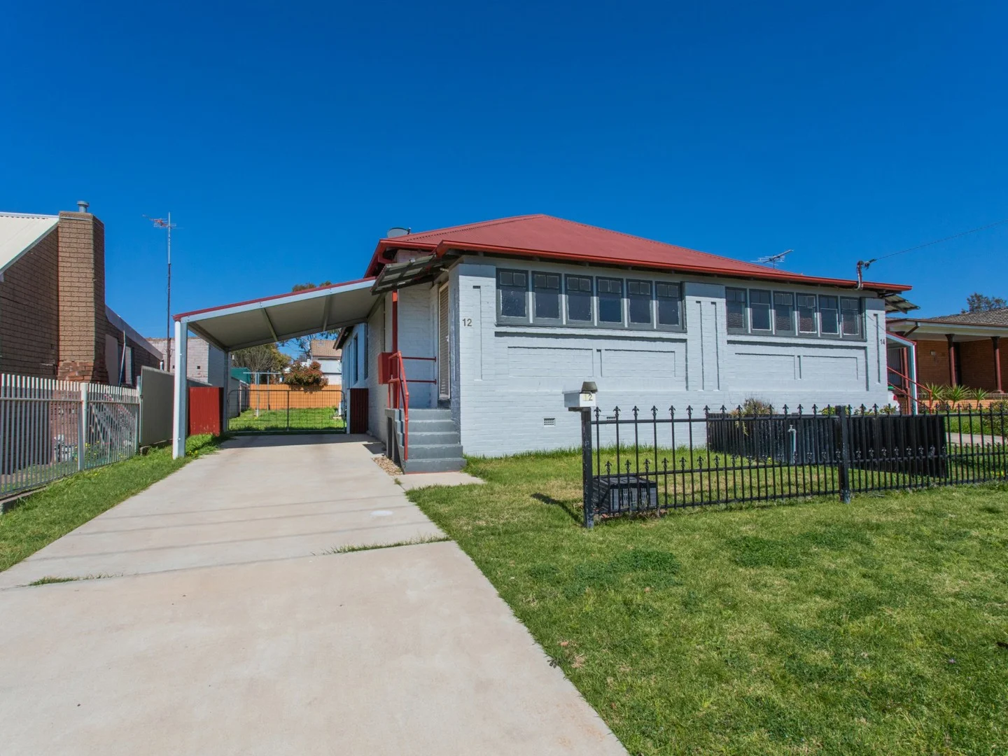 Room 2/12 Spring Street, Young NSW 2594