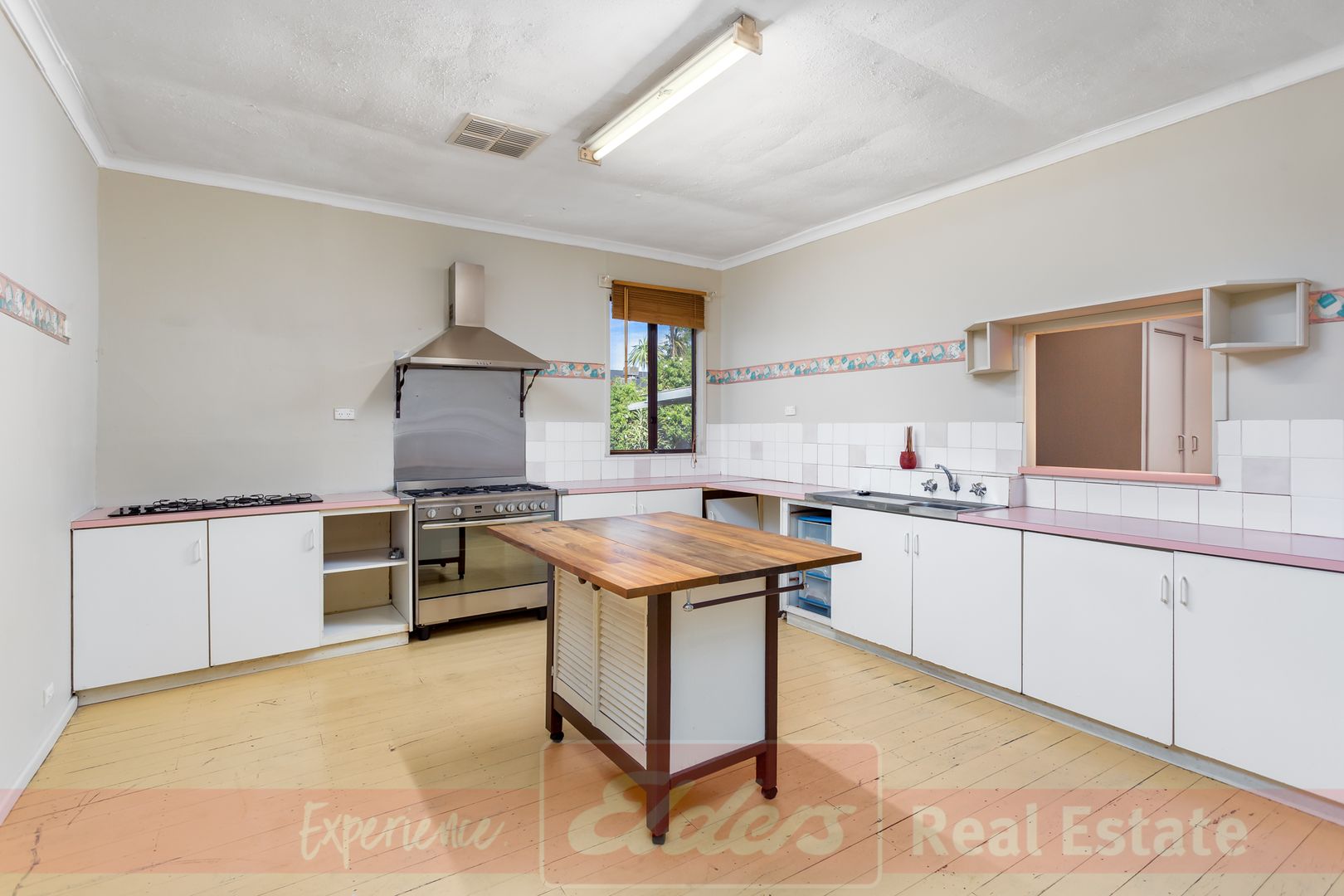 4 bedrooms House in 11532 South Western Highway WOKALUP WA, 6221