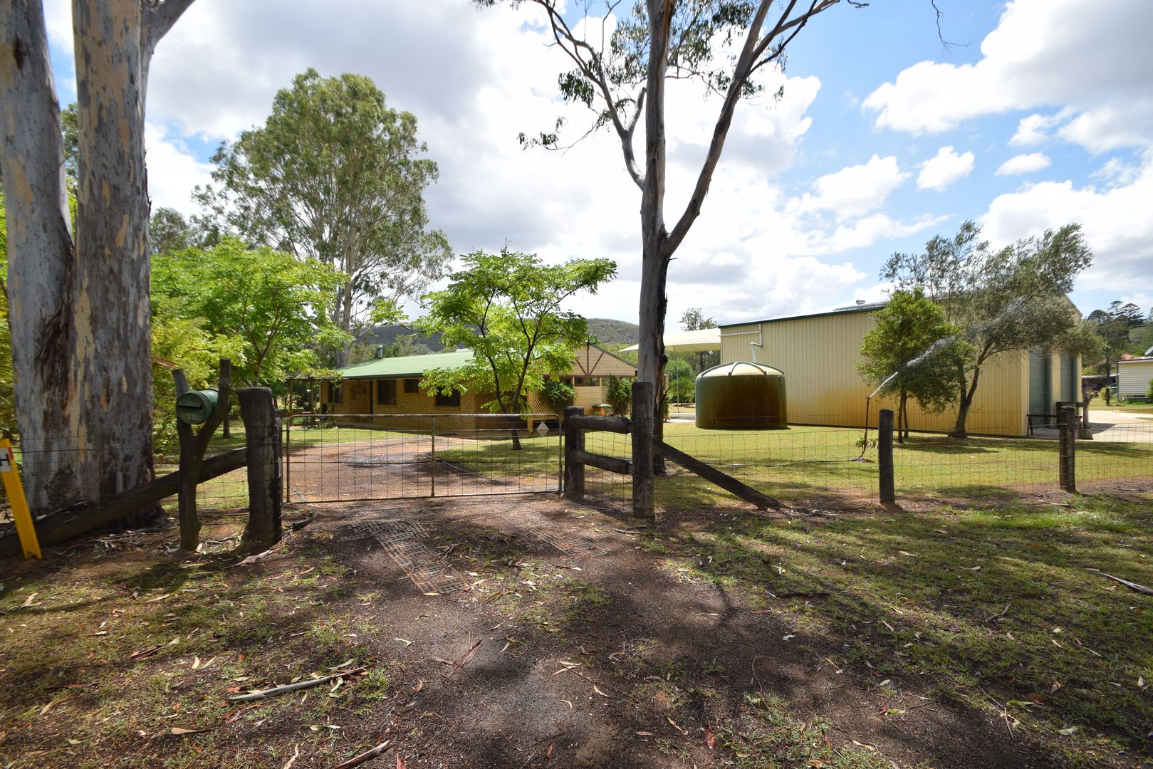 72 Creek Street, Esk QLD 4312